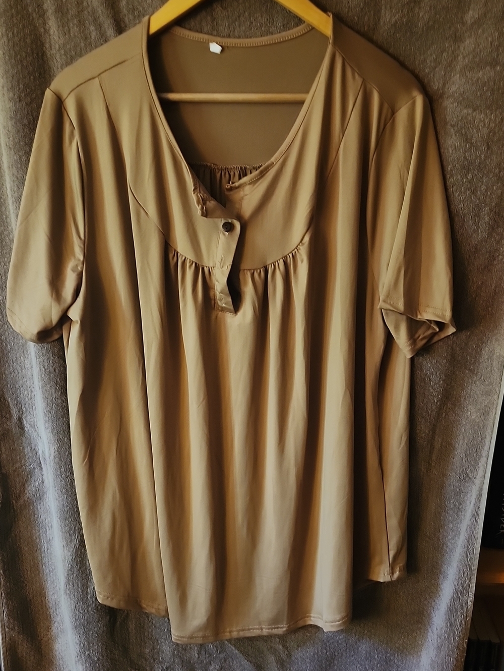 Relaxed Short-Sleeve Women's Top in Tan